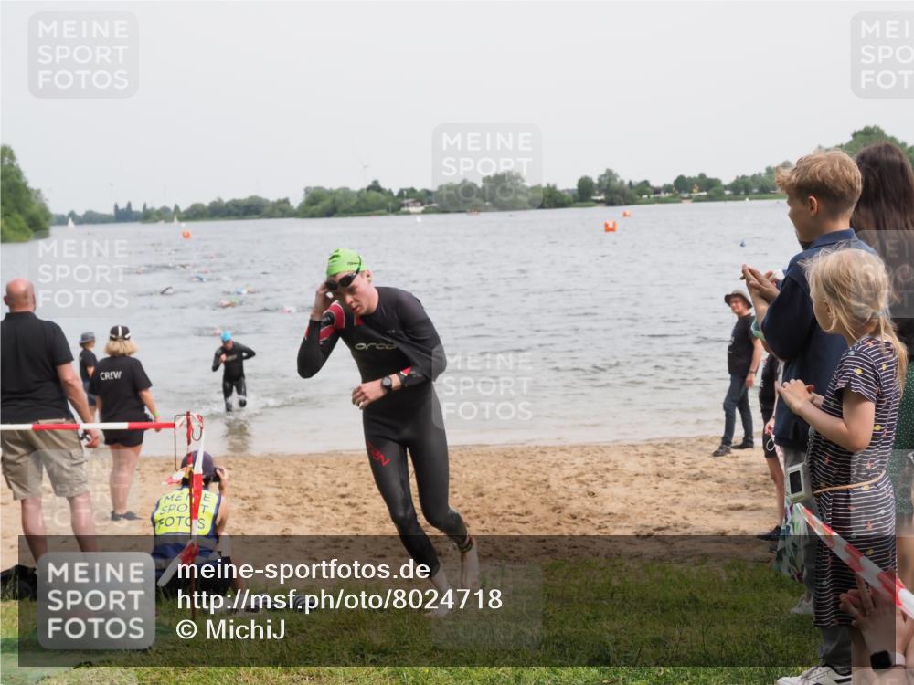 21.06.2025 - 27. Vierlanden-Triathlon MichiJ http://msf.ph/oto/8024718 15.06.2026 10:55:38 Schwimmen 639, 656, 712, 736 meine-sportfotos.de