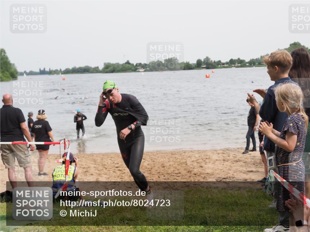 21.06.2025 - 27. Vierlanden-Triathlon MichiJ http://msf.ph/oto/8024723 15.06.2026 10:55:38 Schwimmen 639, 656, 712, 736 meine-sportfotos.de