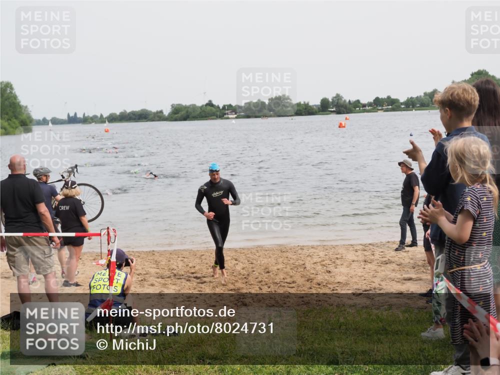 21.06.2025 - 27. Vierlanden-Triathlon MichiJ http://msf.ph/oto/8024731 15.06.2026 10:55:42 Schwimmen 712, 736 meine-sportfotos.de