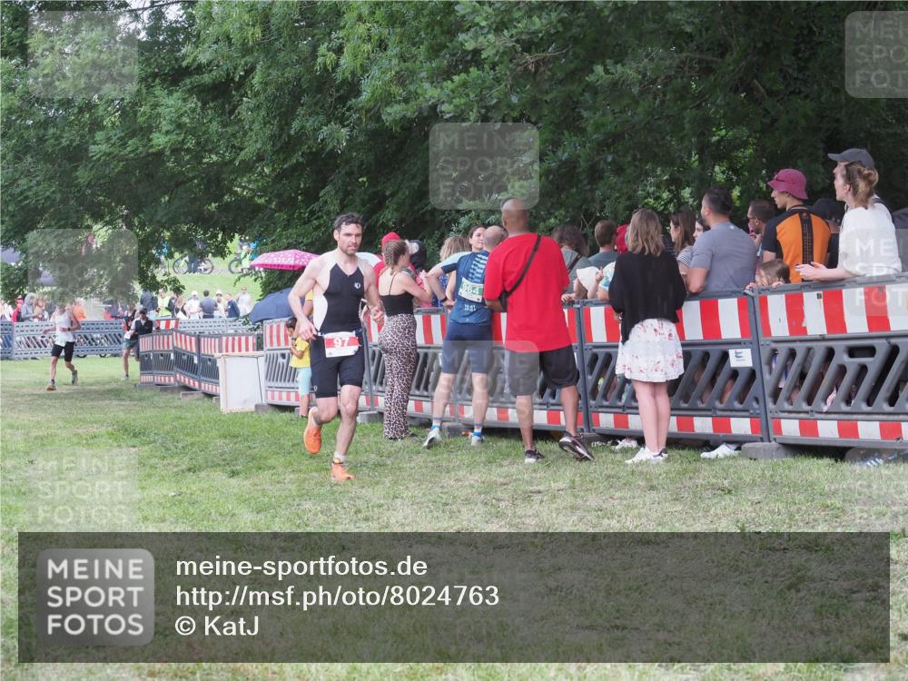 21.06.2025 - 27. Vierlanden-Triathlon KatJ http://msf.ph/oto/8024763 15.06.2025 13:27:20 Ziel 97, 114, 762, 951 meine-sportfotos.de