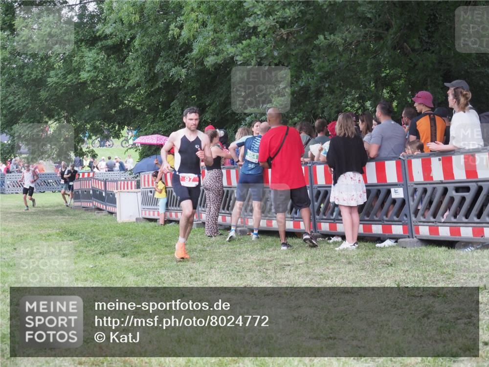 21.06.2025 - 27. Vierlanden-Triathlon KatJ http://msf.ph/oto/8024772 15.06.2025 13:27:20 Ziel 97, 114, 762, 951 meine-sportfotos.de