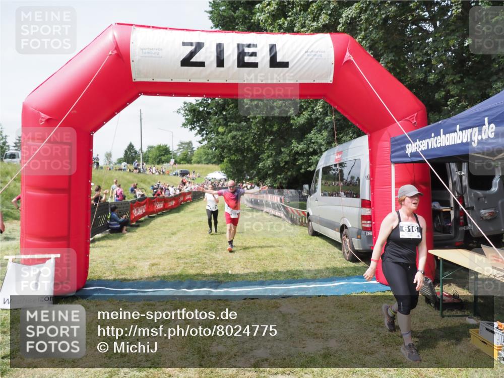 21.06.2025 - 27. Vierlanden-Triathlon MichiJ http://msf.ph/oto/8024775 15.06.2026 11:52:52 Ziel 459, 593, 616 meine-sportfotos.de