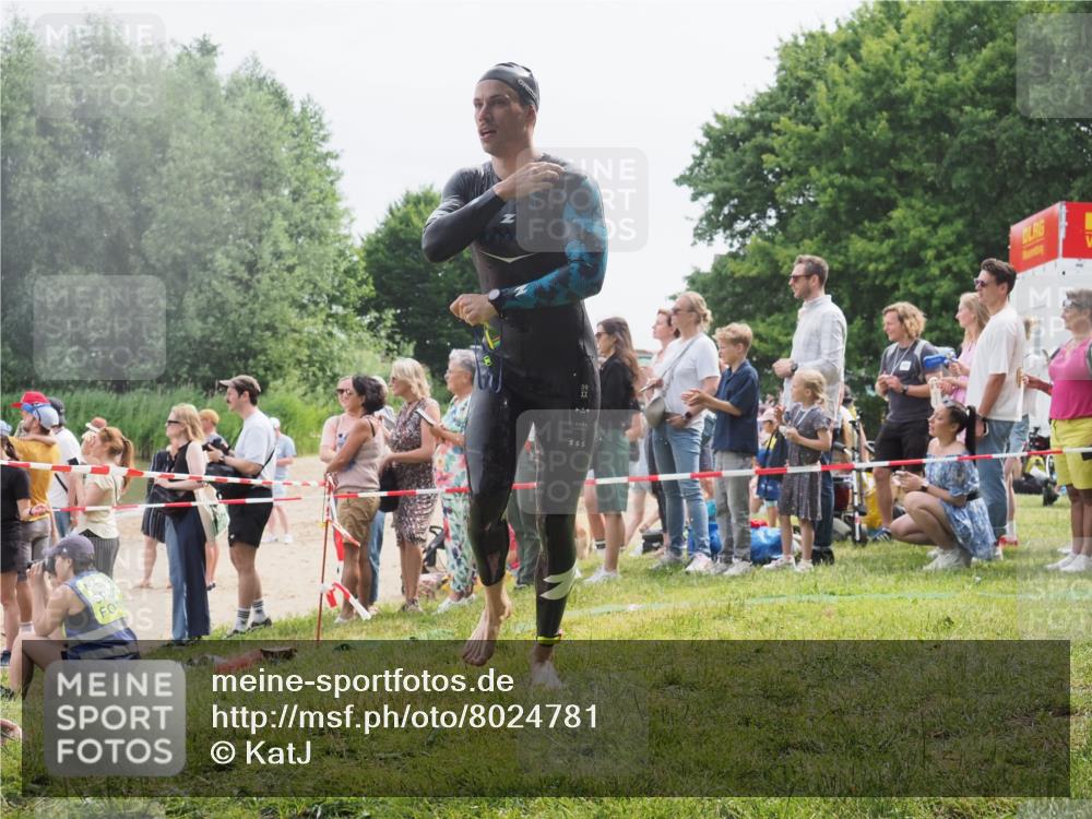 15.06.2025 - 27. Vierlanden-Triathlon KatJ http://msf.ph/oto/8024781 15.06.2025 10:58:05 Schwimmen 640, 647, 705, 738 meine-sportfotos.de