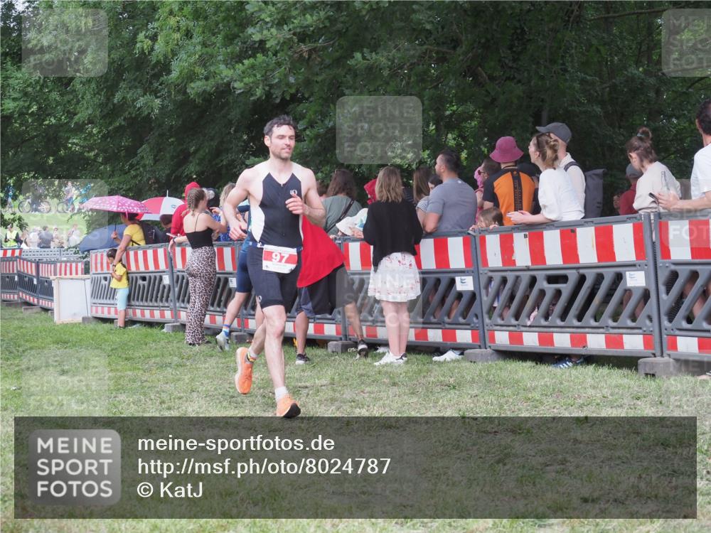 21.06.2025 - 27. Vierlanden-Triathlon KatJ http://msf.ph/oto/8024787 15.06.2025 13:27:21 Ziel 97, 114, 762, 951 meine-sportfotos.de