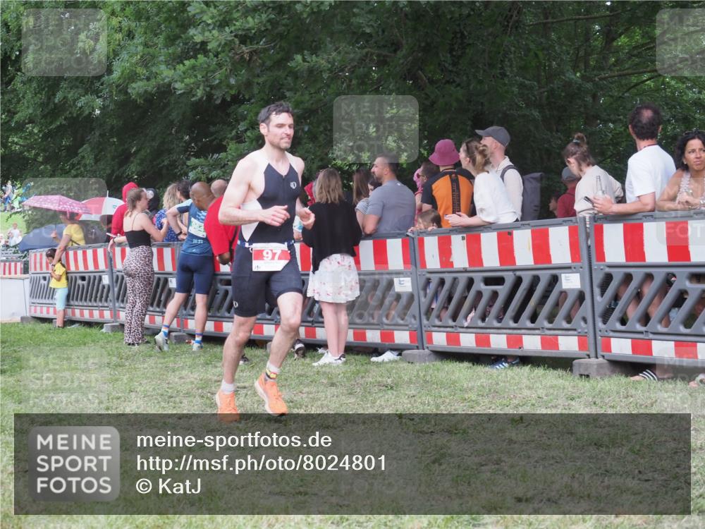 21.06.2025 - 27. Vierlanden-Triathlon KatJ http://msf.ph/oto/8024801 15.06.2025 13:27:22 Ziel 97, 114, 762, 951 meine-sportfotos.de