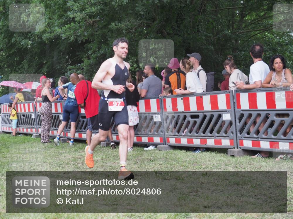 21.06.2025 - 27. Vierlanden-Triathlon KatJ http://msf.ph/oto/8024806 15.06.2025 13:27:22 Ziel 97, 114, 762, 951 meine-sportfotos.de