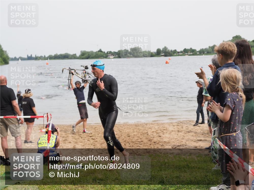 21.06.2025 - 27. Vierlanden-Triathlon MichiJ http://msf.ph/oto/8024809 15.06.2026 10:55:44 Schwimmen 712, 736 meine-sportfotos.de
