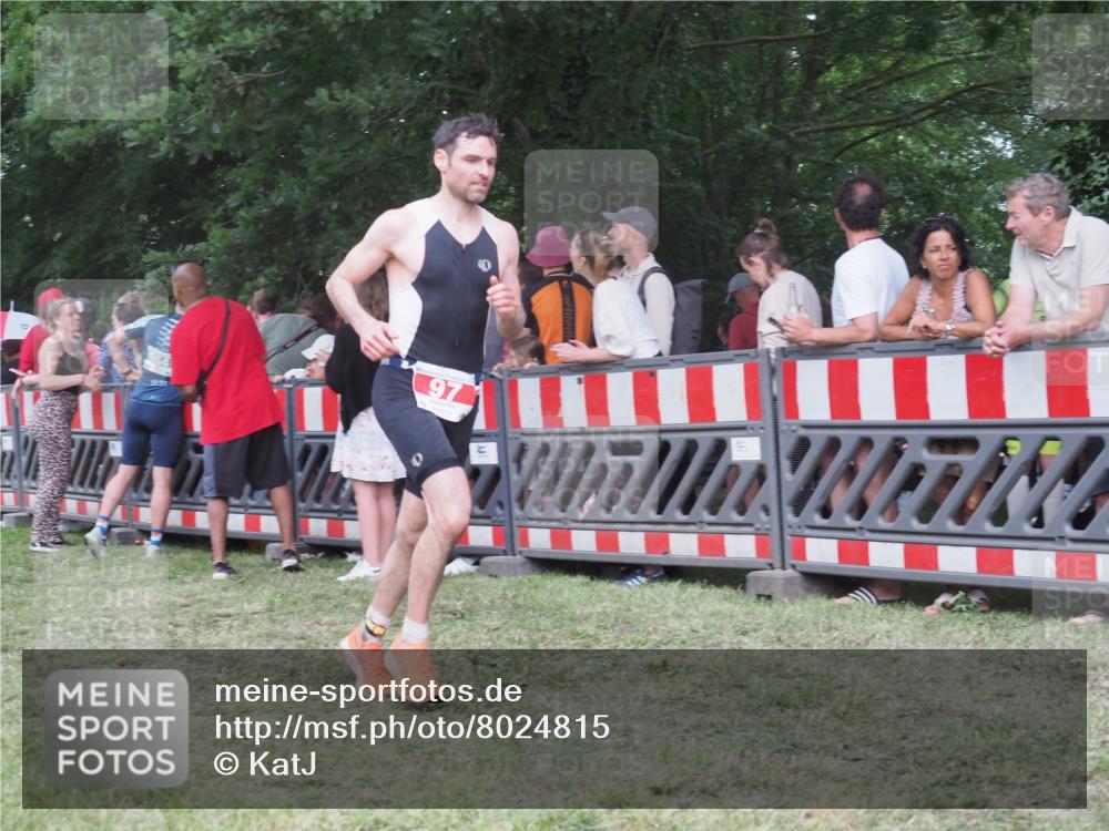 21.06.2025 - 27. Vierlanden-Triathlon KatJ http://msf.ph/oto/8024815 15.06.2025 13:27:22 Ziel 97, 114, 762, 951 meine-sportfotos.de