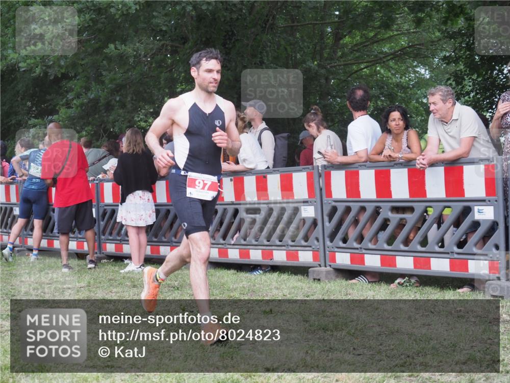 21.06.2025 - 27. Vierlanden-Triathlon KatJ http://msf.ph/oto/8024823 15.06.2025 13:27:22 Ziel 97, 114, 762, 951 meine-sportfotos.de