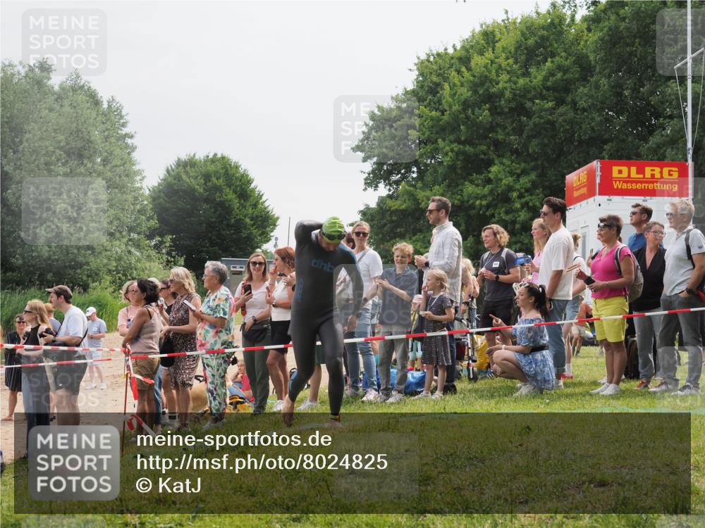 15.06.2025 - 27. Vierlanden-Triathlon KatJ http://msf.ph/oto/8024825 15.06.2025 10:58:08 Schwimmen 640, 647, 705, 762 meine-sportfotos.de