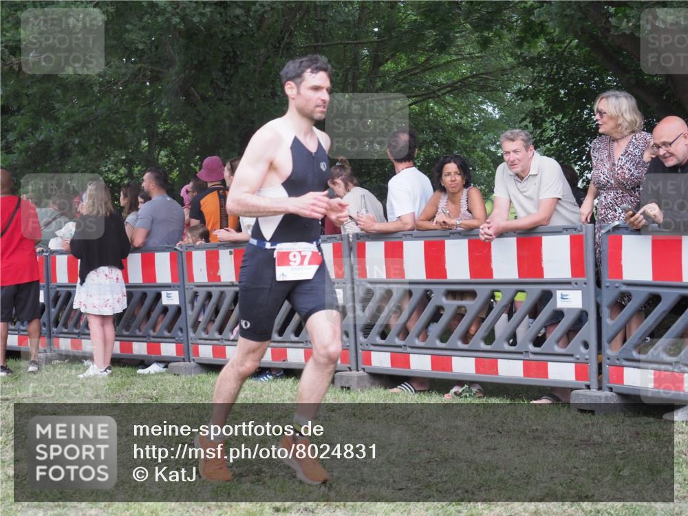21.06.2025 - 27. Vierlanden-Triathlon KatJ http://msf.ph/oto/8024831 15.06.2025 13:27:22 Ziel 97, 114, 762, 951 meine-sportfotos.de