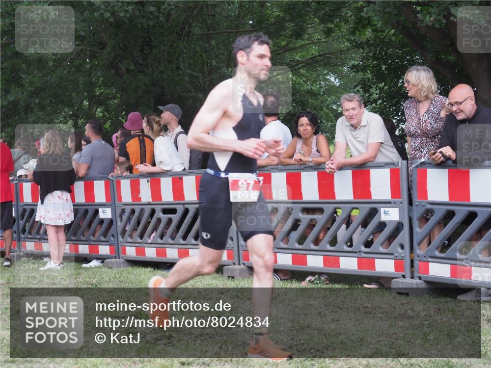 21.06.2025 - 27. Vierlanden-Triathlon KatJ http://msf.ph/oto/8024834 15.06.2025 13:27:22 Ziel 97, 114, 762, 951 meine-sportfotos.de