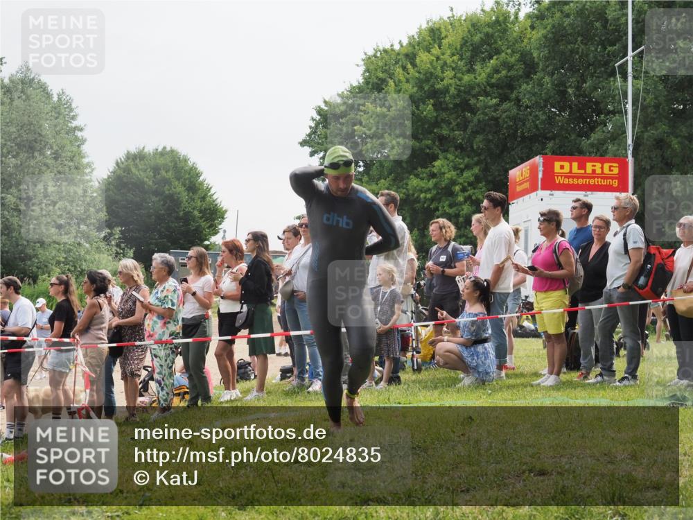 15.06.2025 - 27. Vierlanden-Triathlon KatJ http://msf.ph/oto/8024835 15.06.2025 10:58:09 Schwimmen 640, 647, 762 meine-sportfotos.de