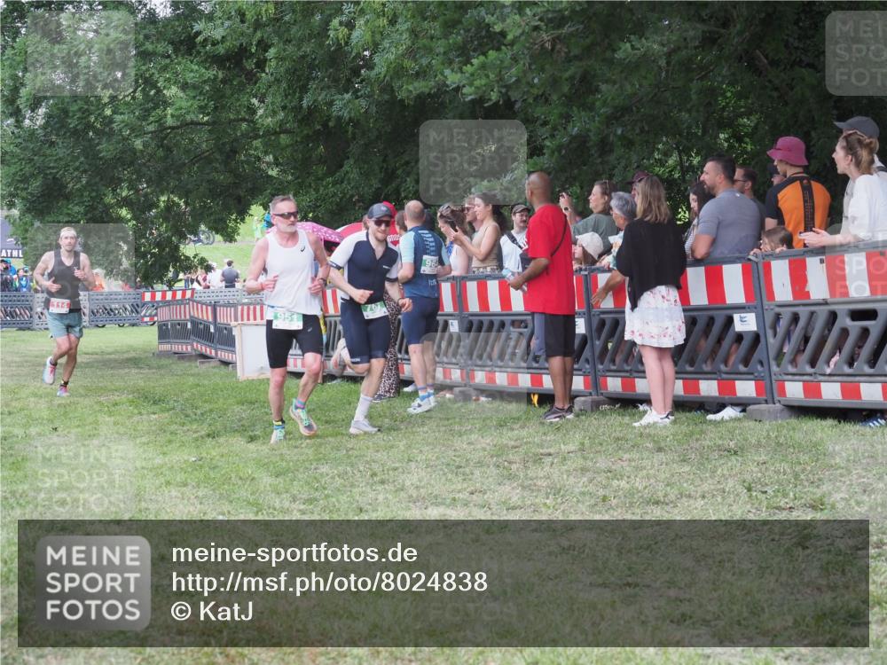 21.06.2025 - 27. Vierlanden-Triathlon KatJ http://msf.ph/oto/8024838 15.06.2025 13:27:27 Ziel 114, 762, 951 meine-sportfotos.de