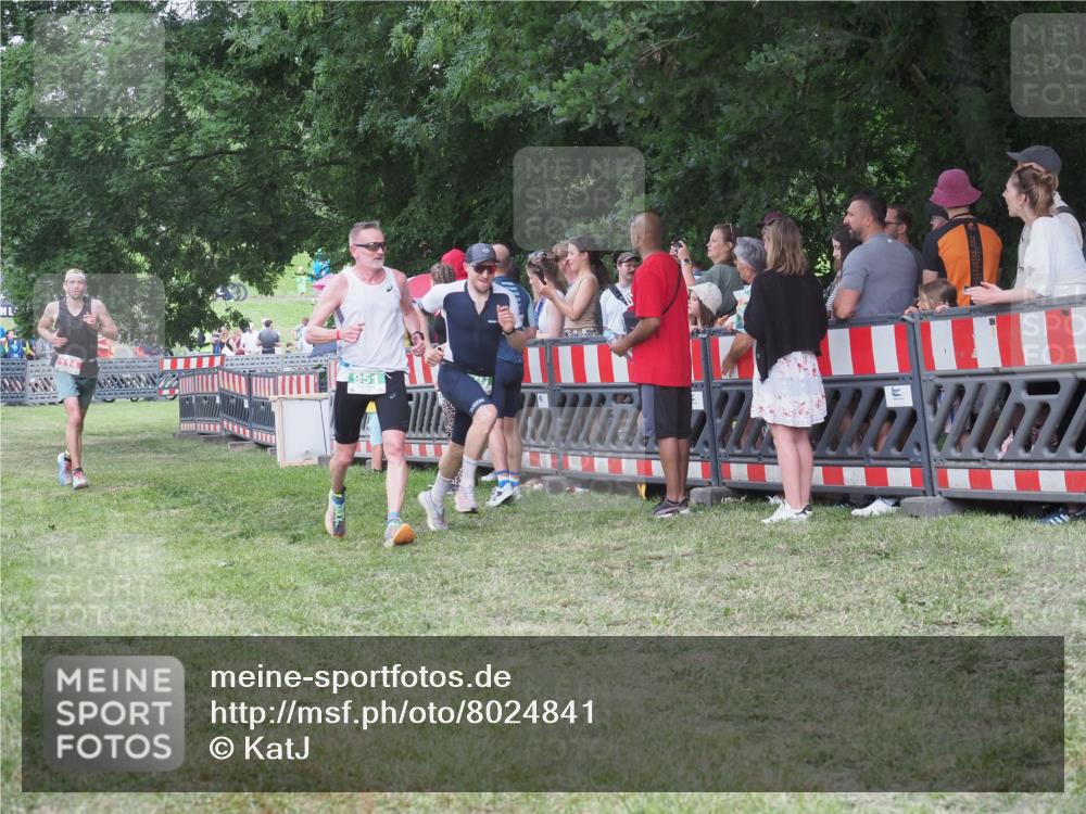 21.06.2025 - 27. Vierlanden-Triathlon KatJ http://msf.ph/oto/8024841 15.06.2025 13:27:27 Ziel 114, 762, 951 meine-sportfotos.de