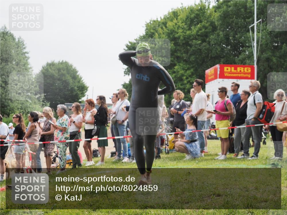 15.06.2025 - 27. Vierlanden-Triathlon KatJ http://msf.ph/oto/8024859 15.06.2025 10:58:10 Schwimmen 640, 647, 762 meine-sportfotos.de