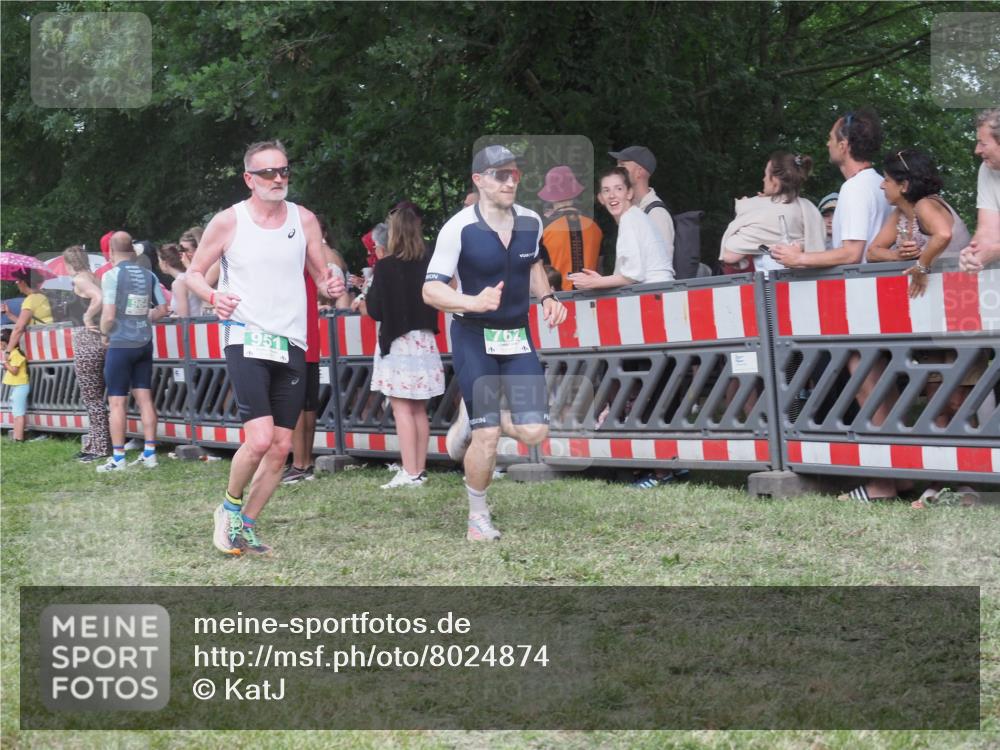 21.06.2025 - 27. Vierlanden-Triathlon KatJ http://msf.ph/oto/8024874 15.06.2025 13:27:28 Ziel 114, 762, 951 meine-sportfotos.de