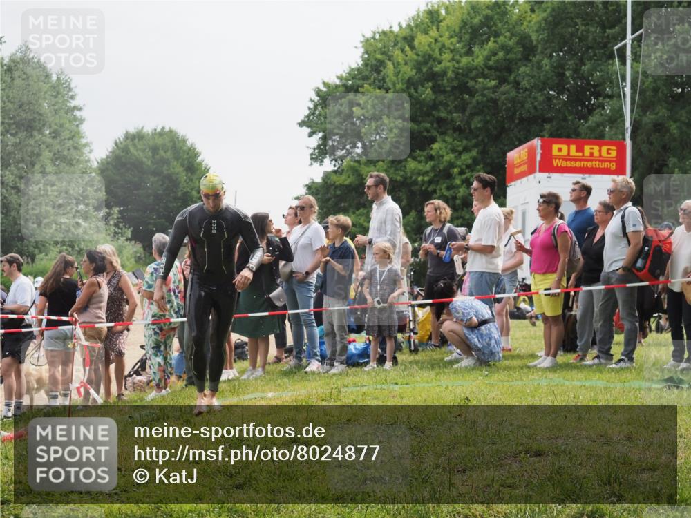 15.06.2025 - 27. Vierlanden-Triathlon KatJ http://msf.ph/oto/8024877 15.06.2025 10:58:13 Schwimmen 640, 762, 769 meine-sportfotos.de