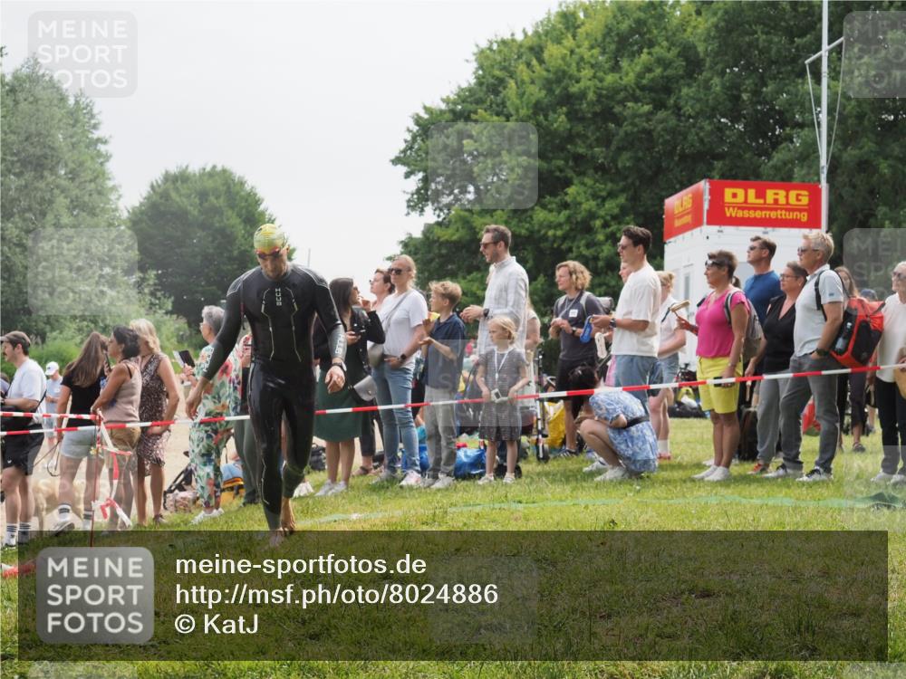 15.06.2025 - 27. Vierlanden-Triathlon KatJ http://msf.ph/oto/8024886 15.06.2025 10:58:13 Schwimmen 640, 762, 769 meine-sportfotos.de