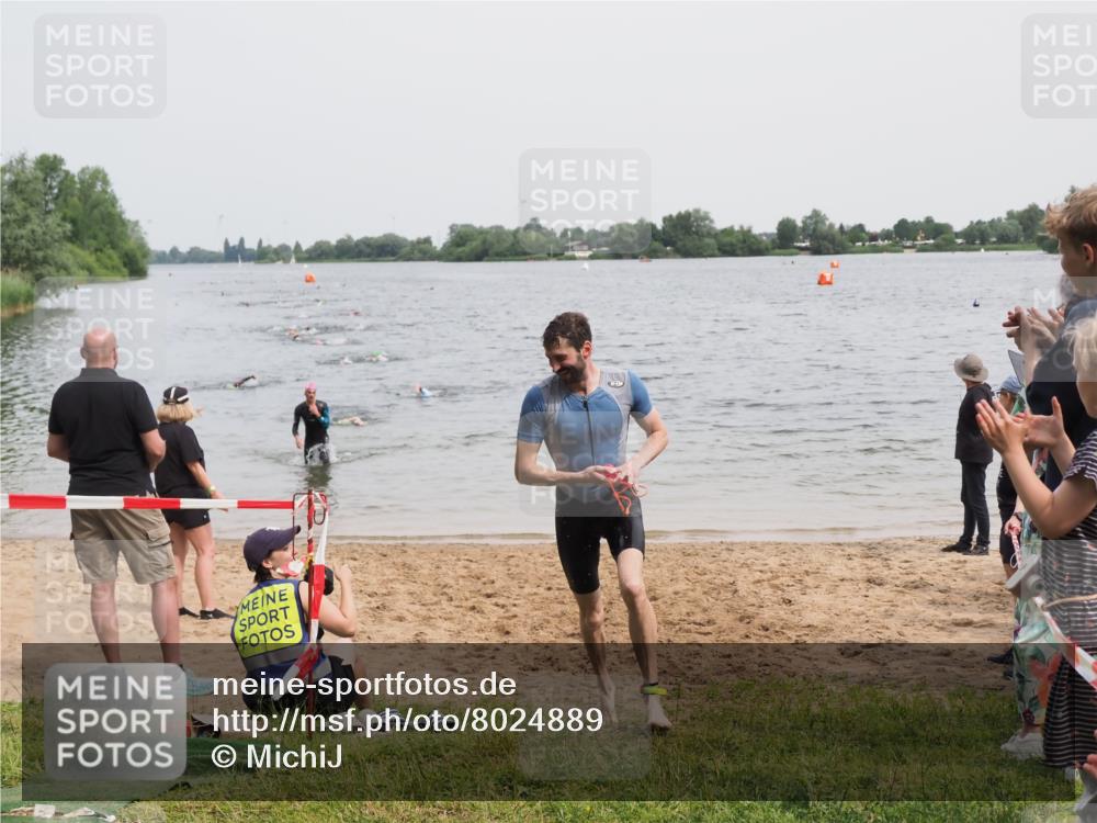 21.06.2025 - 27. Vierlanden-Triathlon MichiJ http://msf.ph/oto/8024889 15.06.2026 10:55:58 Schwimmen 683, 733 meine-sportfotos.de