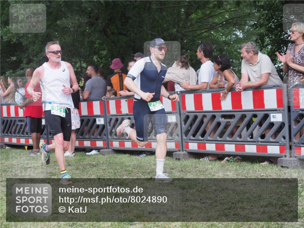 21.06.2025 - 27. Vierlanden-Triathlon KatJ http://msf.ph/oto/8024890 15.06.2025 13:27:28 Ziel 114, 762, 951 meine-sportfotos.de