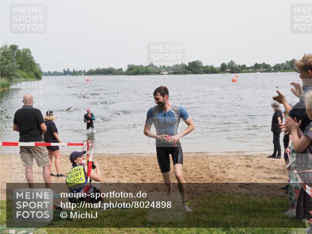 21.06.2025 - 27. Vierlanden-Triathlon MichiJ http://msf.ph/oto/8024898 15.06.2026 10:55:58 Schwimmen 683, 733 meine-sportfotos.de