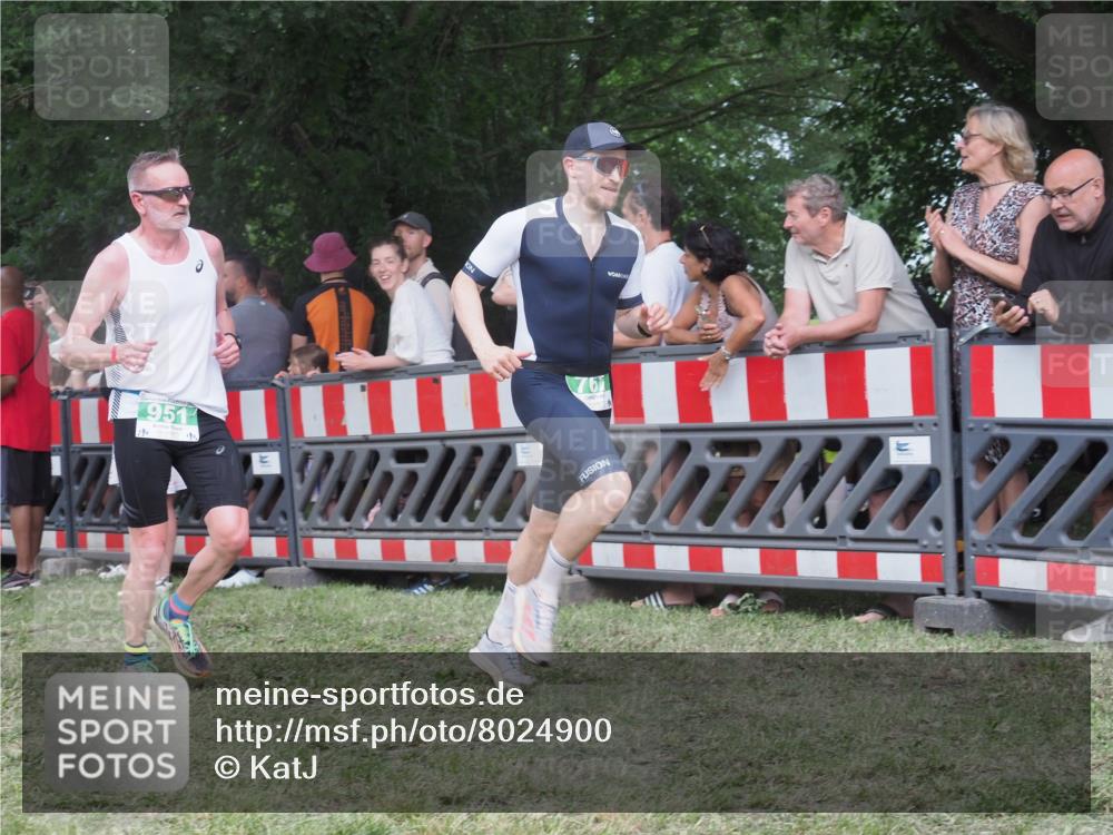 21.06.2025 - 27. Vierlanden-Triathlon KatJ http://msf.ph/oto/8024900 15.06.2025 13:27:28 Ziel 114, 762, 951 meine-sportfotos.de