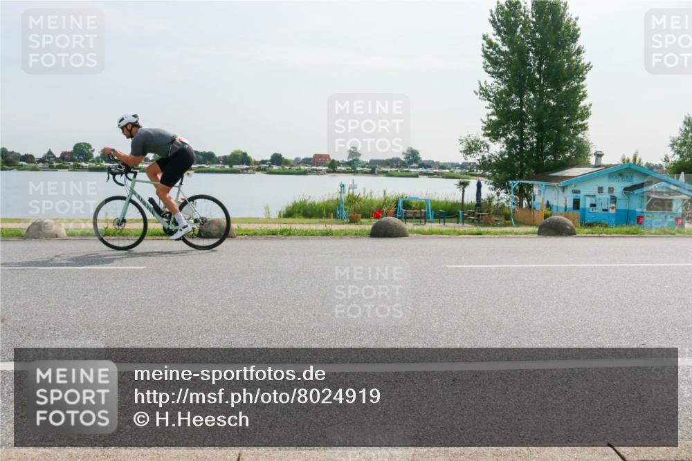 15.06.2025 - 27. Vierlanden-Triathlon H.Heesch http://msf.ph/oto/8024919 15.06.2025 09:57:24 Radfahren 75, 130 meine-sportfotos.de