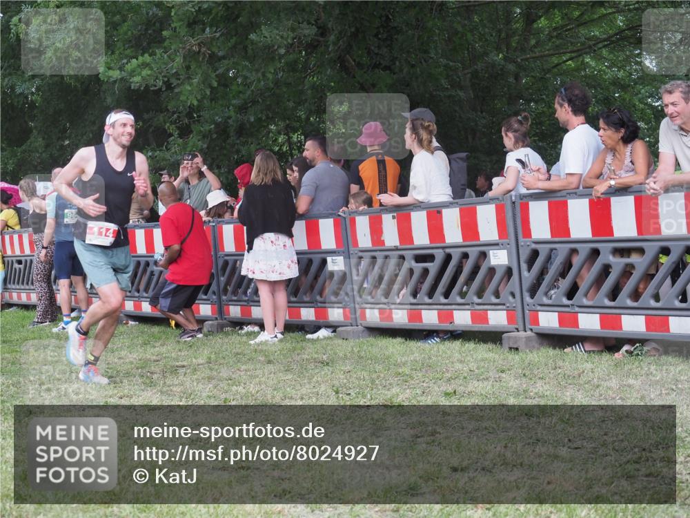 21.06.2025 - 27. Vierlanden-Triathlon KatJ http://msf.ph/oto/8024927 15.06.2025 13:27:30 Ziel 114, 951 meine-sportfotos.de