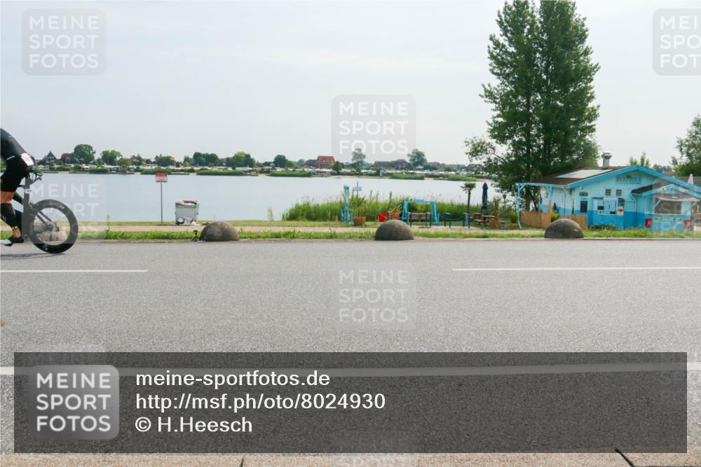 15.06.2025 - 27. Vierlanden-Triathlon H.Heesch http://msf.ph/oto/8024930 15.06.2025 09:57:42 Radfahren 176 meine-sportfotos.de