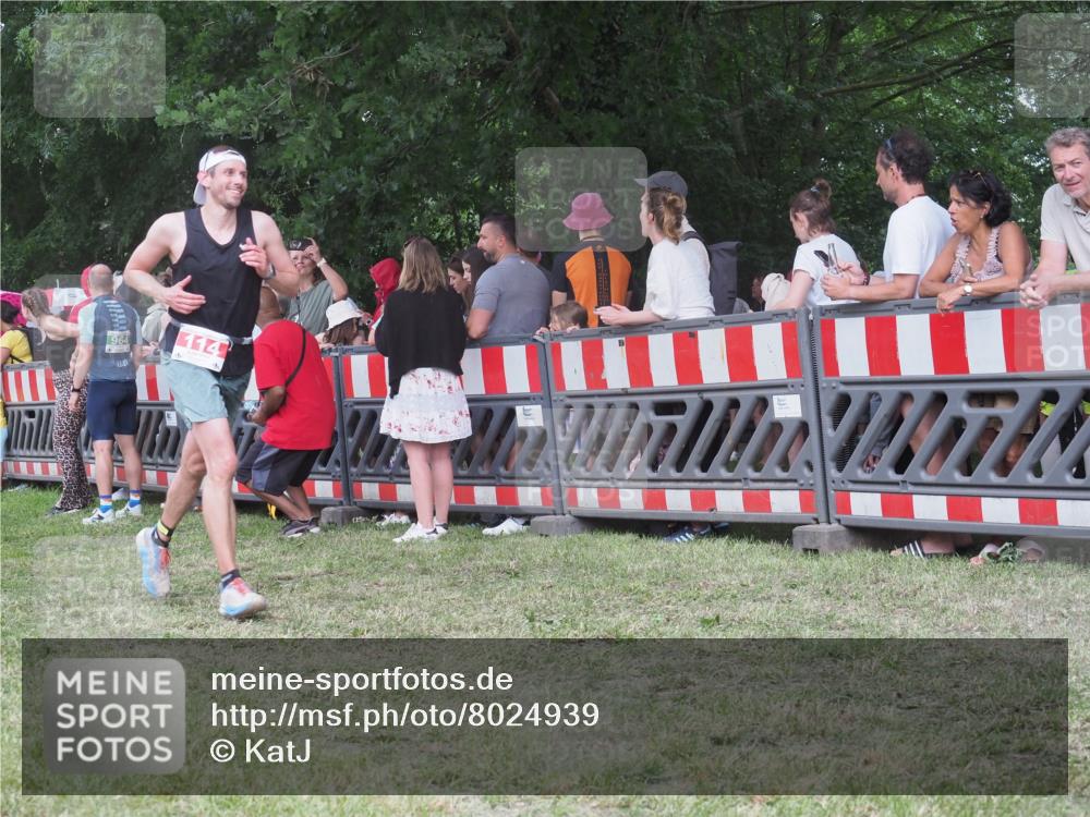 21.06.2025 - 27. Vierlanden-Triathlon KatJ http://msf.ph/oto/8024939 15.06.2025 13:27:30 Ziel 114, 951 meine-sportfotos.de