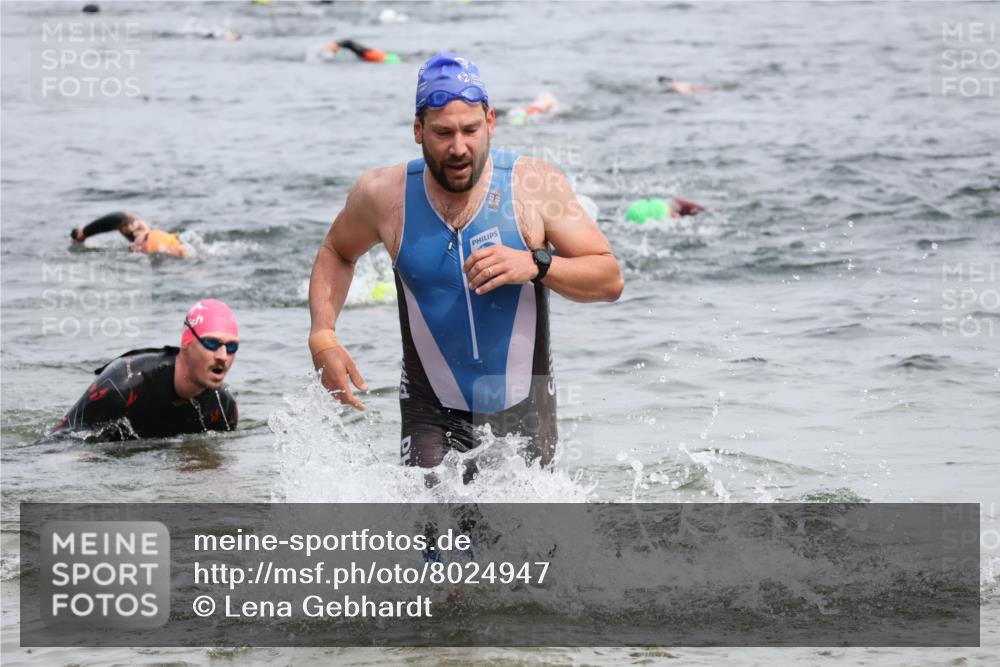 15.06.2025 - 27. Vierlanden-Triathlon Lena Gebhardt http://msf.ph/oto/8024947 15.06.2025 10:56:35 Schwimmen 685, 691, 764, 771 meine-sportfotos.de