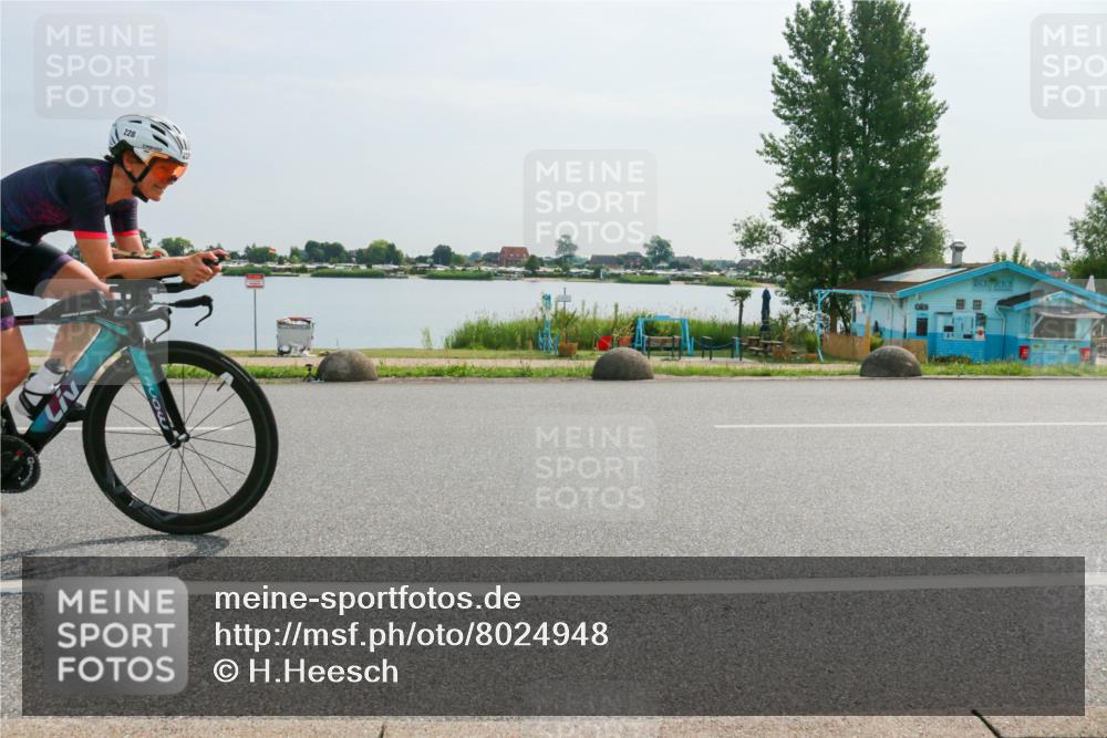 15.06.2025 - 27. Vierlanden-Triathlon H.Heesch http://msf.ph/oto/8024948 15.06.2025 09:58:10 Radfahren 204, 228 meine-sportfotos.de