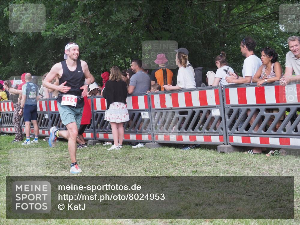 21.06.2025 - 27. Vierlanden-Triathlon KatJ http://msf.ph/oto/8024953 15.06.2025 13:27:30 Ziel 114, 951 meine-sportfotos.de