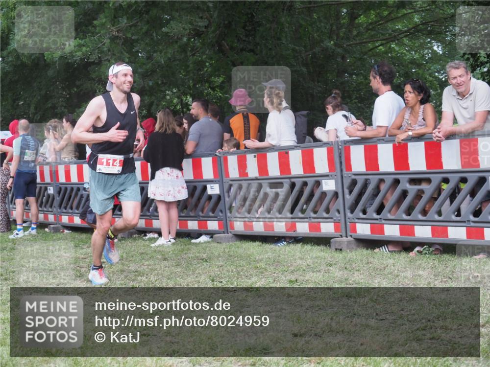 21.06.2025 - 27. Vierlanden-Triathlon KatJ http://msf.ph/oto/8024959 15.06.2025 13:27:30 Ziel 114, 951 meine-sportfotos.de