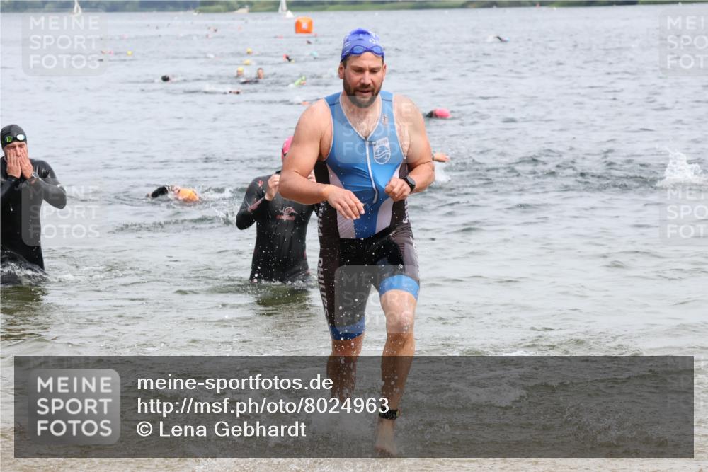 15.06.2025 - 27. Vierlanden-Triathlon Lena Gebhardt http://msf.ph/oto/8024963 15.06.2025 10:56:37 Schwimmen 685, 691, 764, 771 meine-sportfotos.de