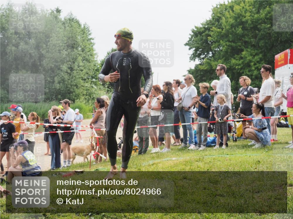 15.06.2025 - 27. Vierlanden-Triathlon KatJ http://msf.ph/oto/8024966 15.06.2025 10:58:15 Schwimmen 640, 762, 769 meine-sportfotos.de