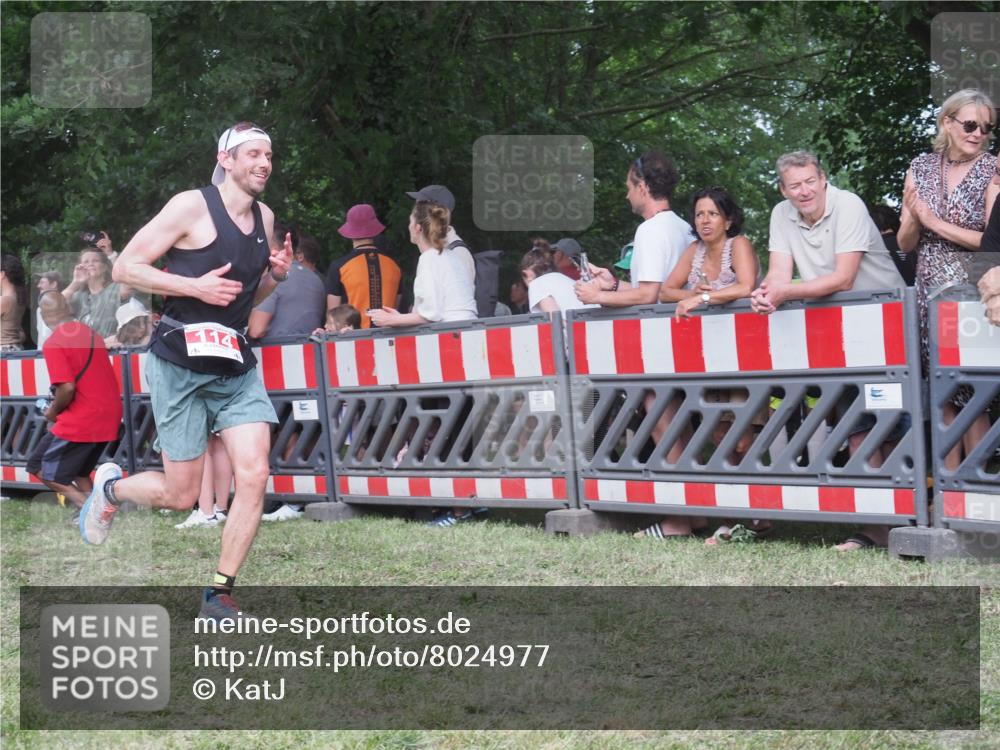 21.06.2025 - 27. Vierlanden-Triathlon KatJ http://msf.ph/oto/8024977 15.06.2025 13:27:30 Ziel 114, 951 meine-sportfotos.de