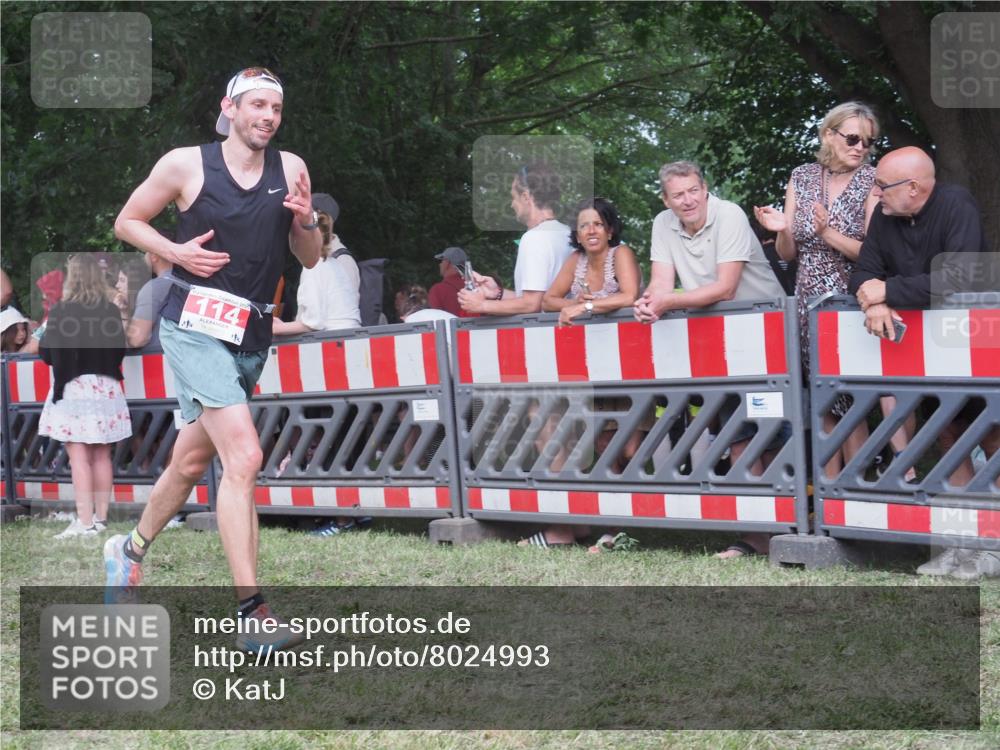 21.06.2025 - 27. Vierlanden-Triathlon KatJ http://msf.ph/oto/8024993 15.06.2025 13:27:31 Ziel 114, 951 meine-sportfotos.de