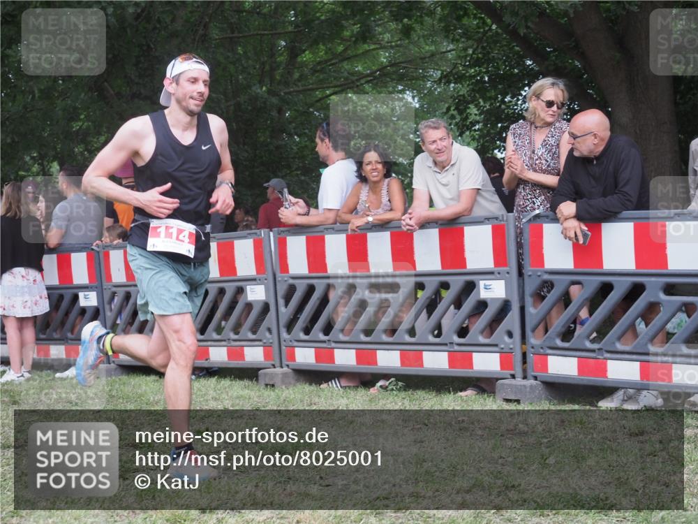 21.06.2025 - 27. Vierlanden-Triathlon KatJ http://msf.ph/oto/8025001 15.06.2025 13:27:31 Ziel 114, 951 meine-sportfotos.de