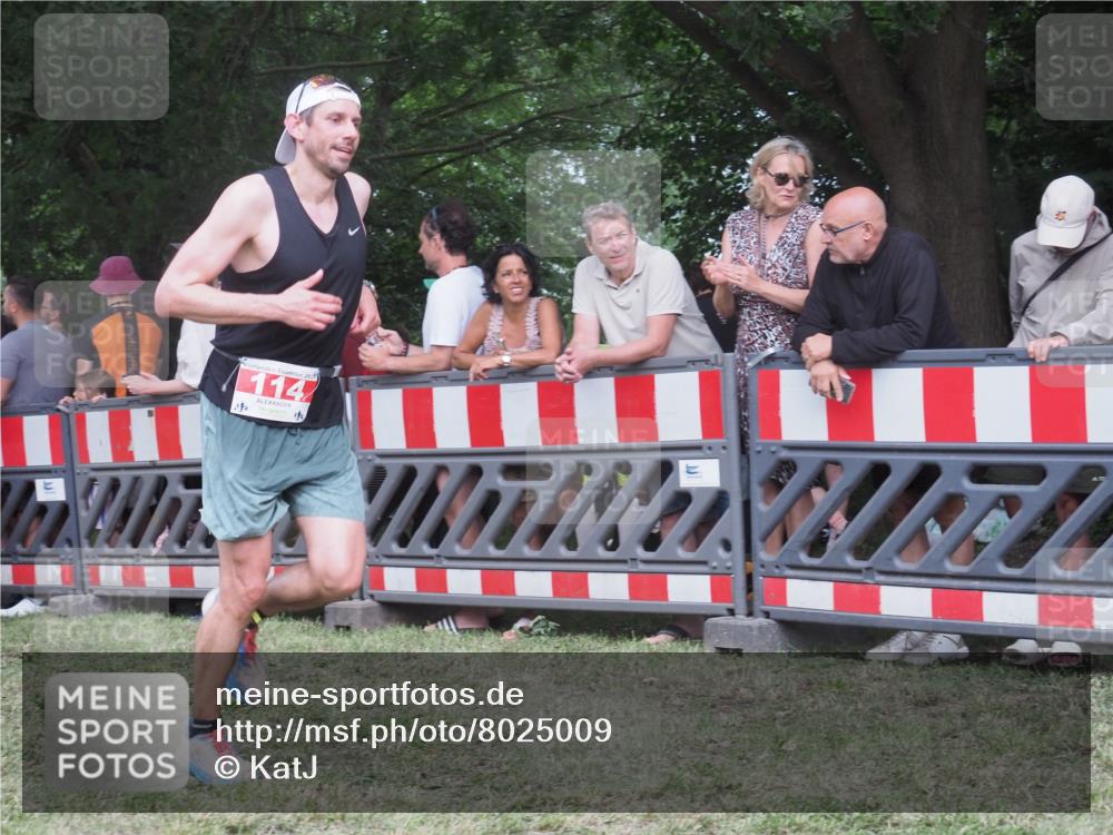 21.06.2025 - 27. Vierlanden-Triathlon KatJ http://msf.ph/oto/8025009 15.06.2025 13:27:31 Ziel 114, 951 meine-sportfotos.de