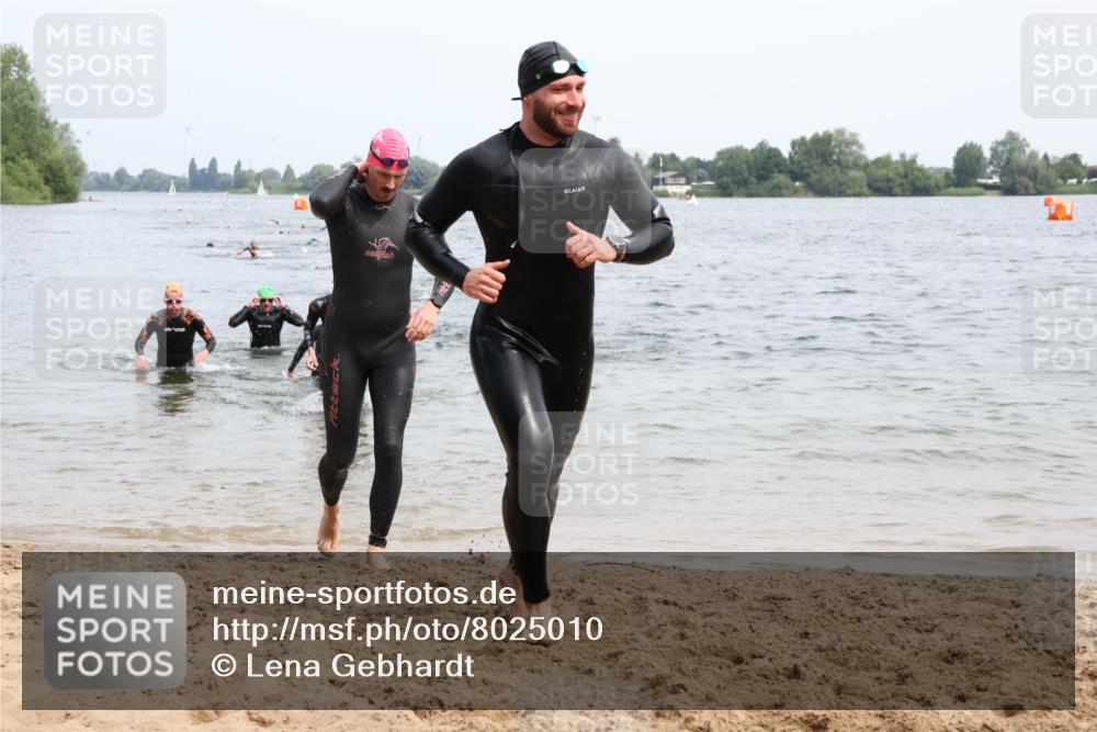 15.06.2025 - 27. Vierlanden-Triathlon Lena Gebhardt http://msf.ph/oto/8025010 15.06.2025 10:56:45 Schwimmen 642, 651, 685, 688, 691, 755 meine-sportfotos.de