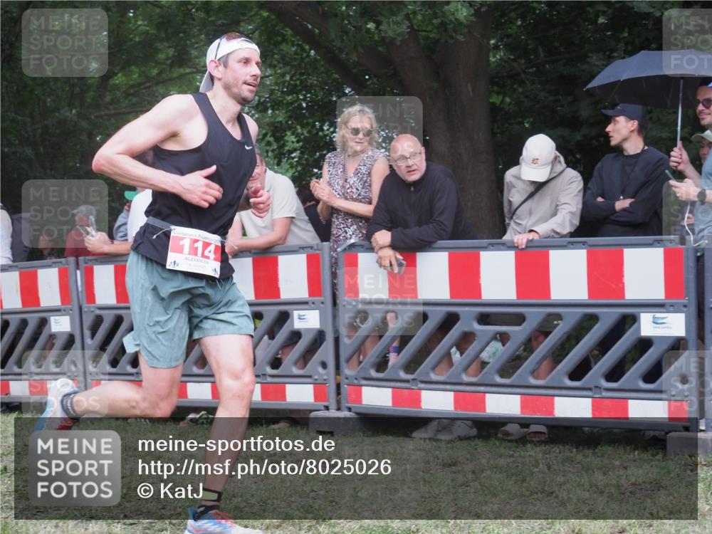 21.06.2025 - 27. Vierlanden-Triathlon KatJ http://msf.ph/oto/8025026 15.06.2025 13:27:31 Ziel 114, 951 meine-sportfotos.de