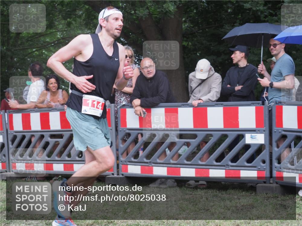 21.06.2025 - 27. Vierlanden-Triathlon KatJ http://msf.ph/oto/8025038 15.06.2025 13:27:31 Ziel 114, 951 meine-sportfotos.de
