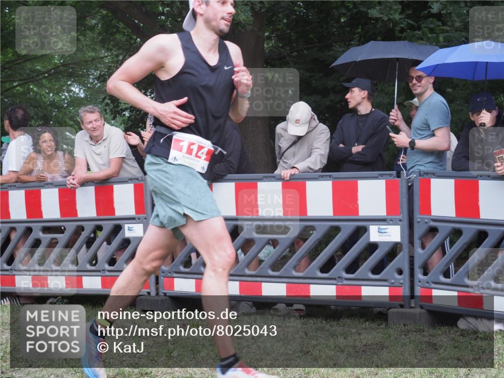 21.06.2025 - 27. Vierlanden-Triathlon KatJ http://msf.ph/oto/8025043 15.06.2025 13:27:31 Ziel 114, 951 meine-sportfotos.de