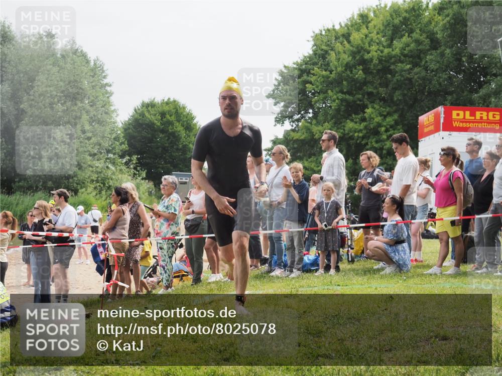 15.06.2025 - 27. Vierlanden-Triathlon KatJ http://msf.ph/oto/8025078 15.06.2025 10:58:20 Schwimmen 710, 762, 769 meine-sportfotos.de