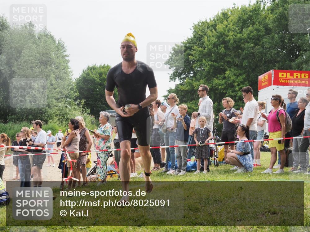 15.06.2025 - 27. Vierlanden-Triathlon KatJ http://msf.ph/oto/8025091 15.06.2025 10:58:20 Schwimmen 710, 762, 769 meine-sportfotos.de