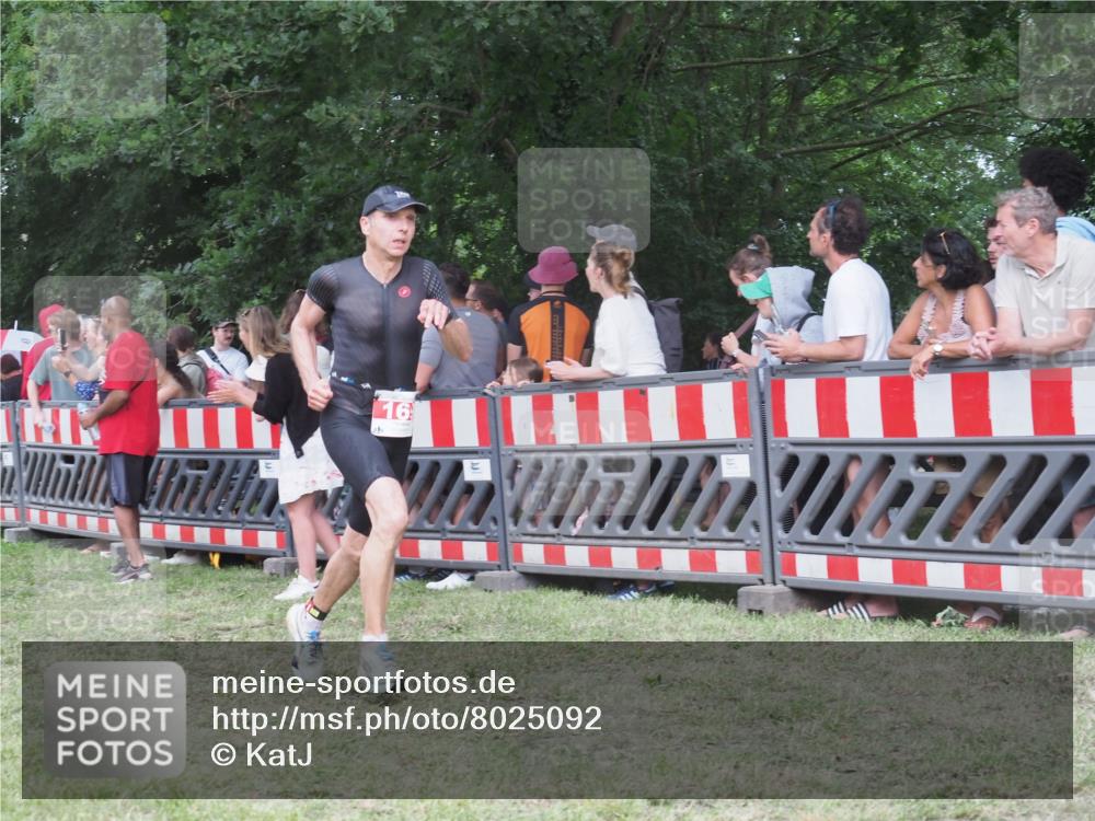 21.06.2025 - 27. Vierlanden-Triathlon KatJ http://msf.ph/oto/8025092 15.06.2025 13:27:44 Ziel 26, 169, 686, 964, 1058, 1059, 1060 meine-sportfotos.de