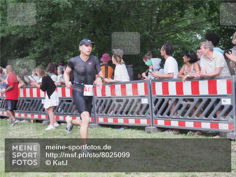 21.06.2025 - 27. Vierlanden-Triathlon KatJ http://msf.ph/oto/8025099 15.06.2025 13:27:44 Ziel 26, 169, 686, 964, 1058, 1059, 1060 meine-sportfotos.de