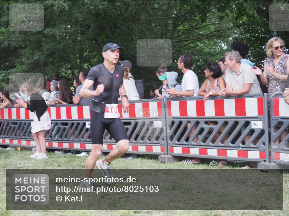 21.06.2025 - 27. Vierlanden-Triathlon KatJ http://msf.ph/oto/8025103 15.06.2025 13:27:44 Ziel 26, 169, 686, 964, 1058, 1059, 1060 meine-sportfotos.de